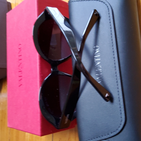Valentino Sunglasses! NWOT! - Picture 3 of 6